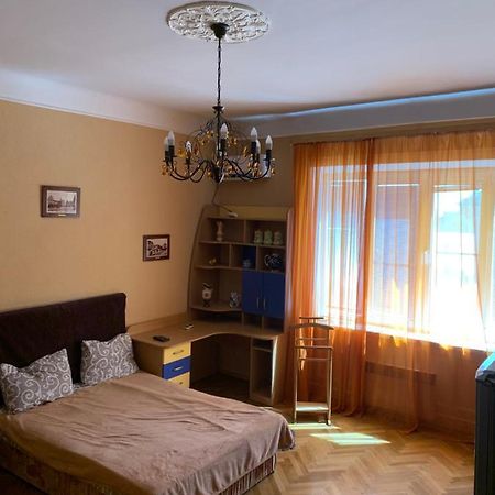 Apartment On Hoholya Street Tsjernivsi Buitenkant foto