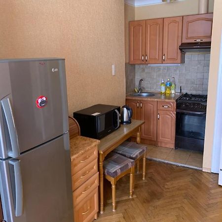 Apartment On Hoholya Street Tsjernivsi Buitenkant foto
