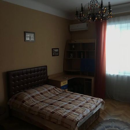 Apartment On Hoholya Street Tsjernivsi Buitenkant foto