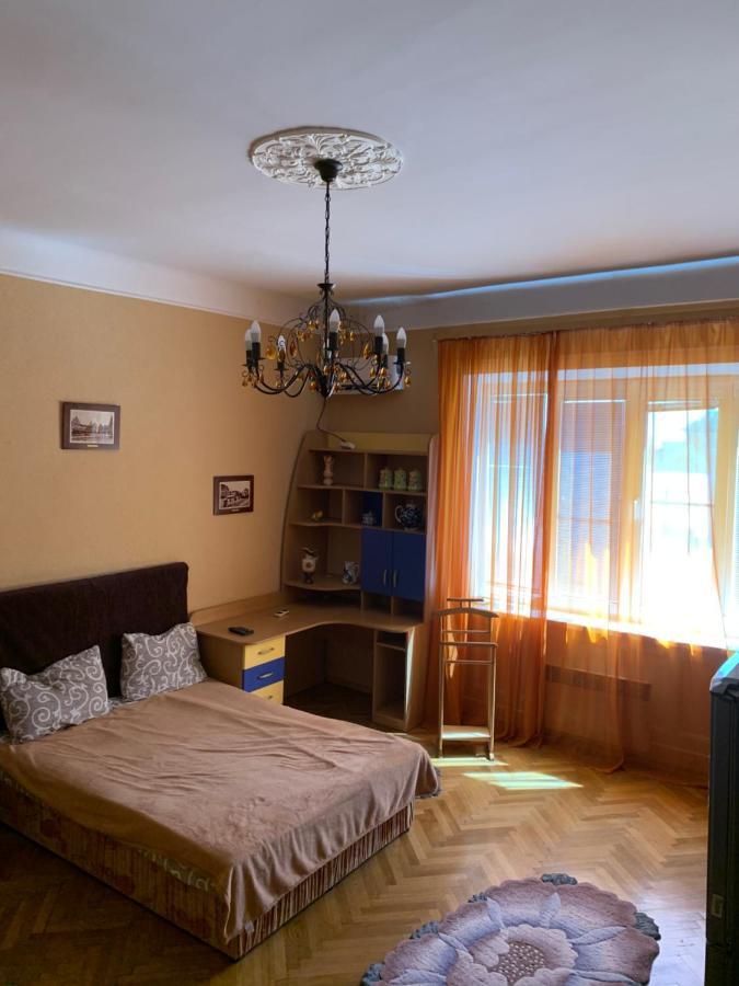 Apartment On Hoholya Street Tsjernivsi Buitenkant foto