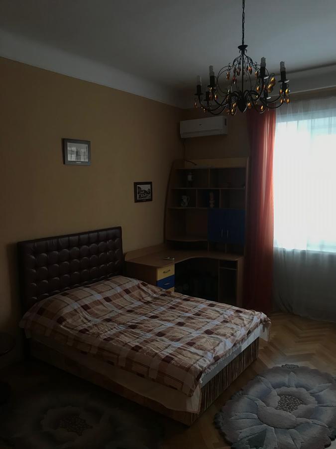 Apartment On Hoholya Street Tsjernivsi Buitenkant foto